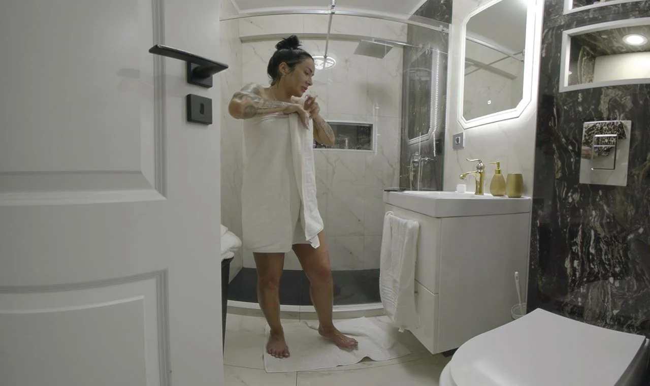 Mistress Kennya – BDSM Vacation Fantasy Episode 5 Shower Peek