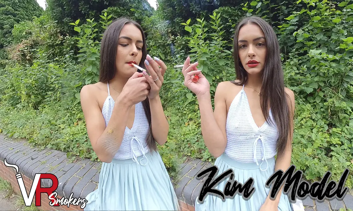 Kim Model – Knitted Top